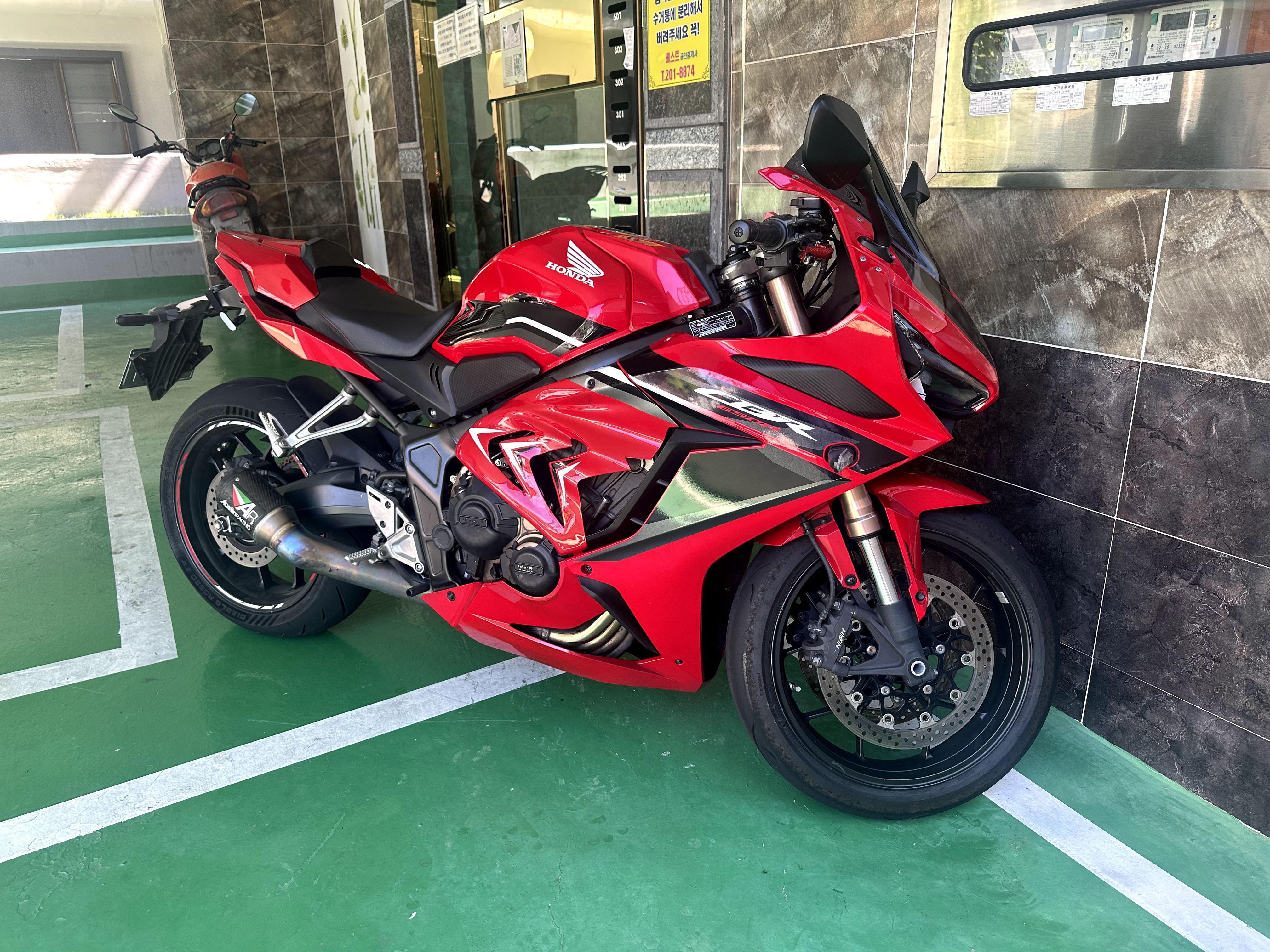혼다 CBR 650 R 2022 레드 사진 1