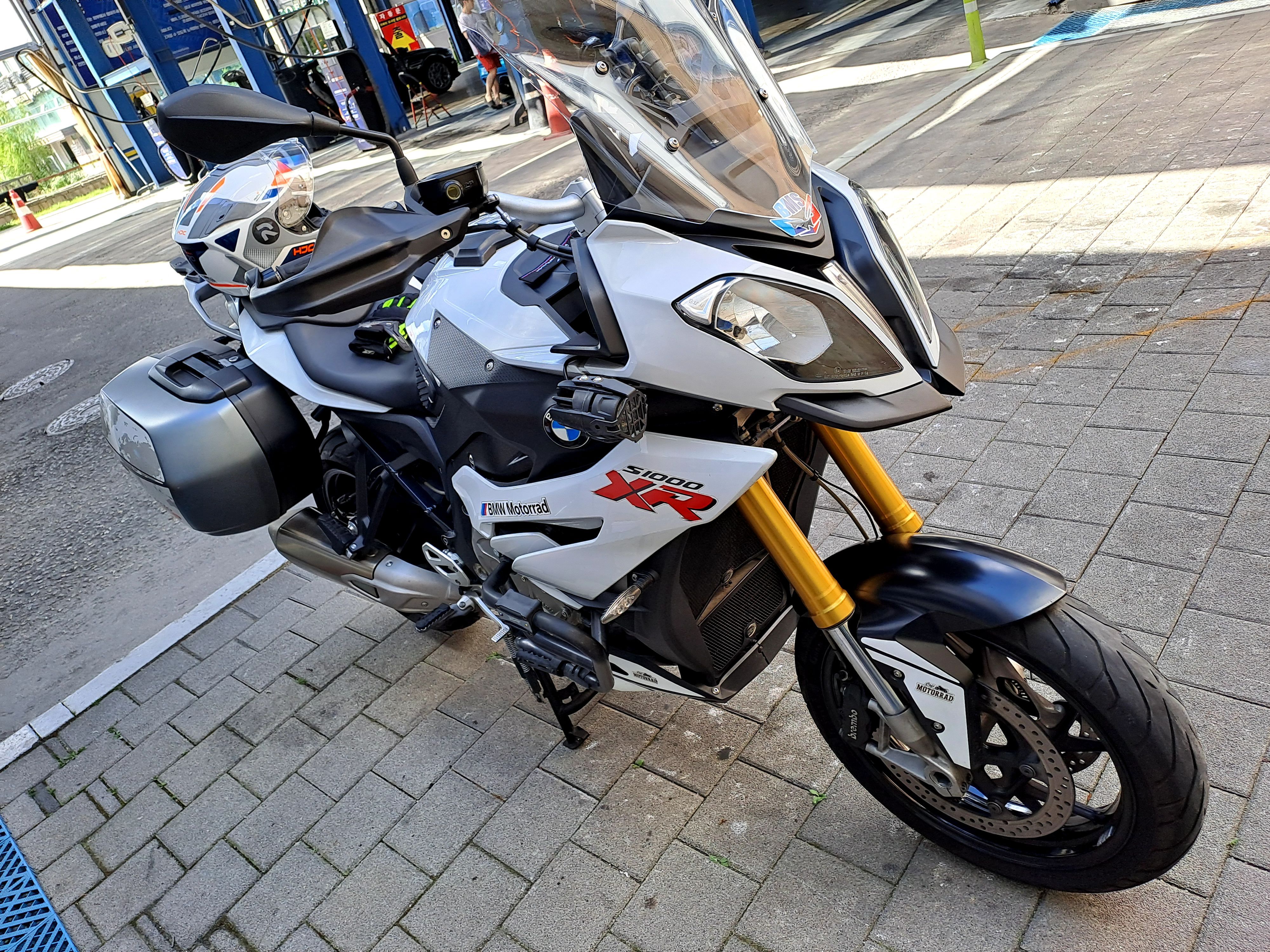BMW S 1000 XR more