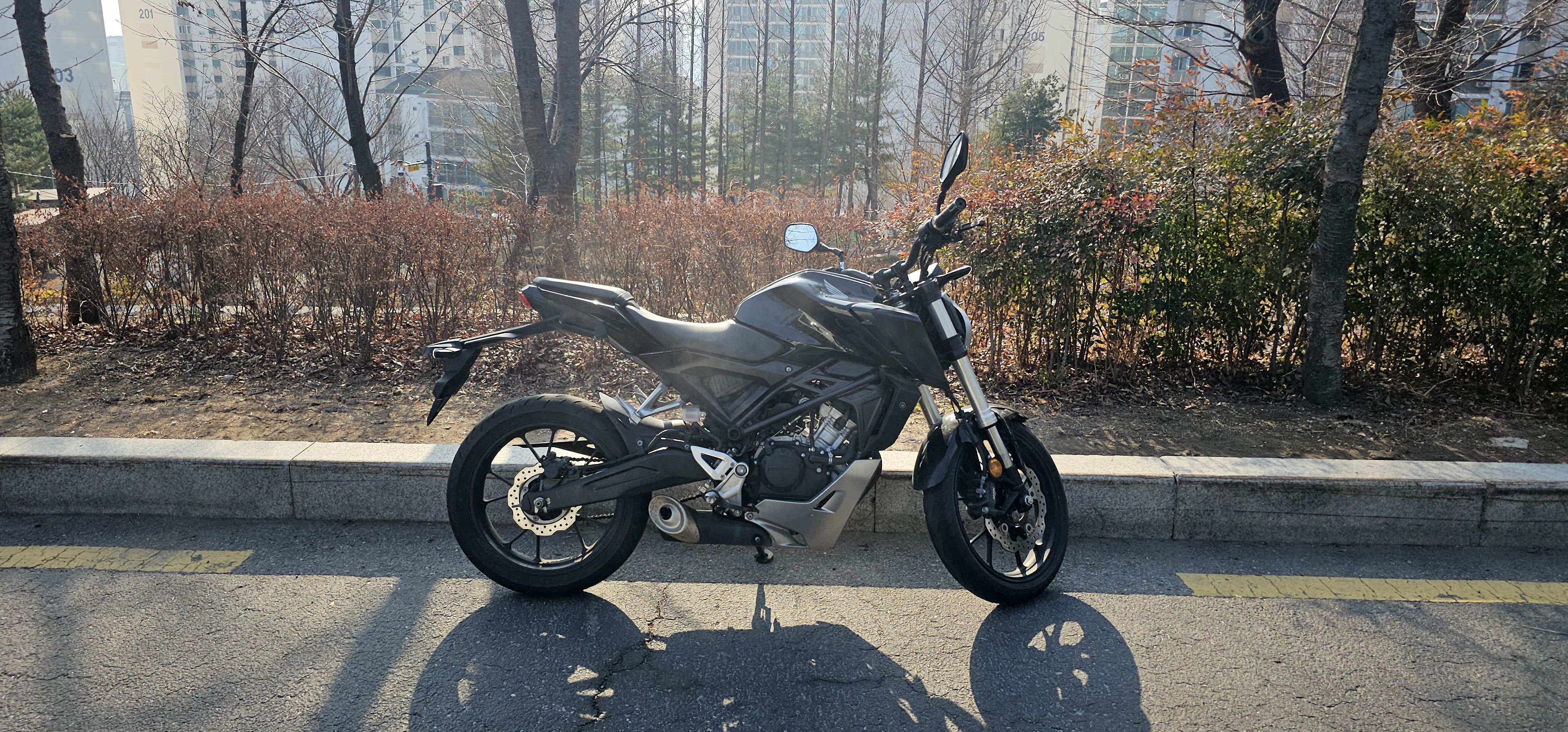 혼다 CB 125 R main