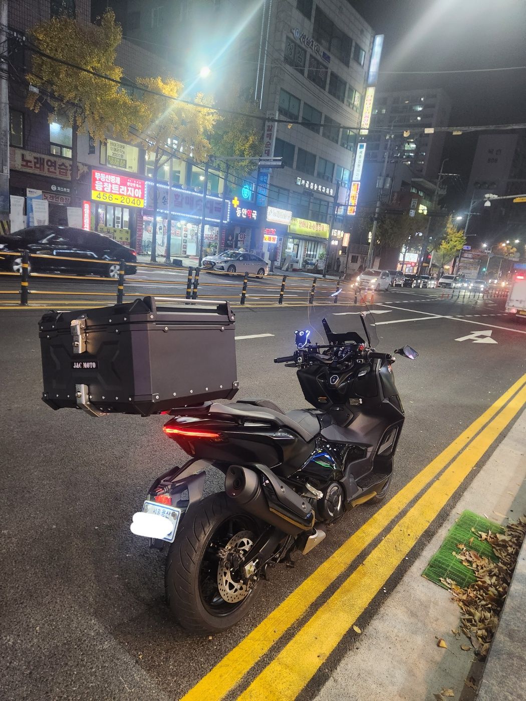 야마하 TMAX 560 thumb 2