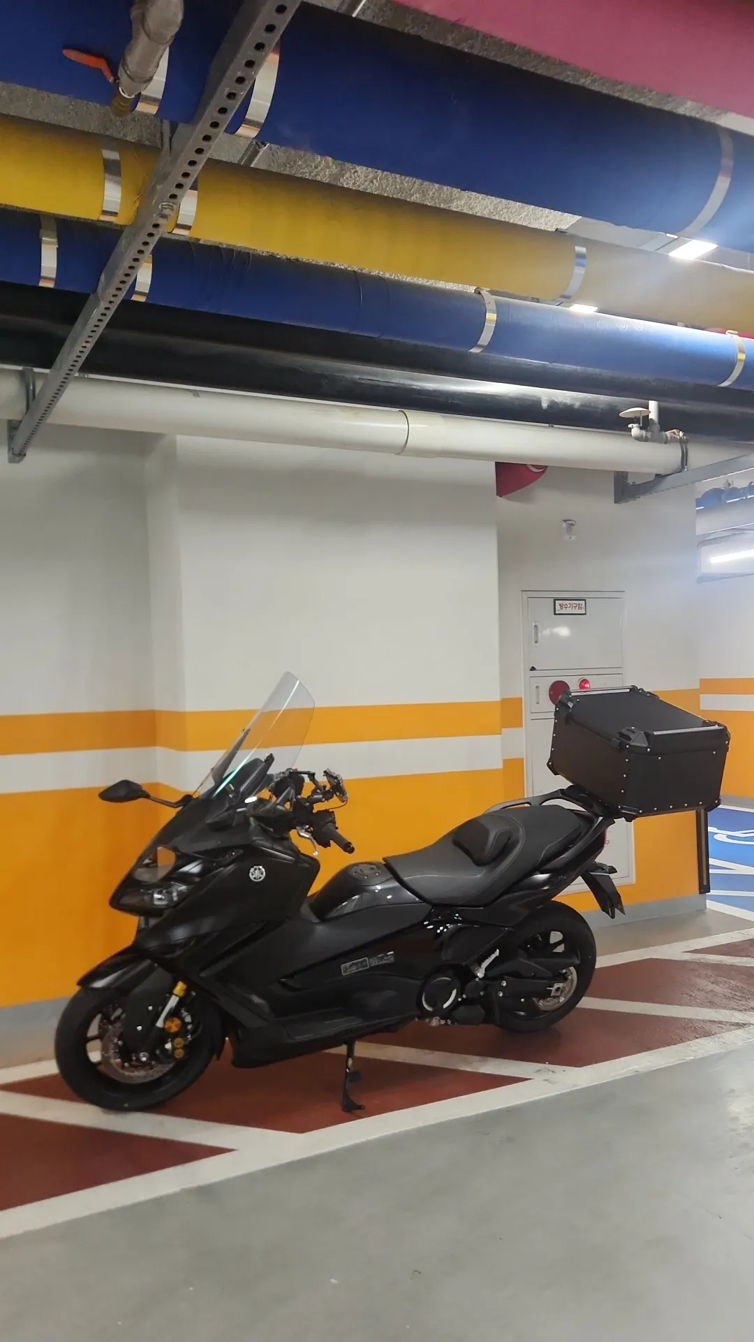 야마하 TMAX 560 more