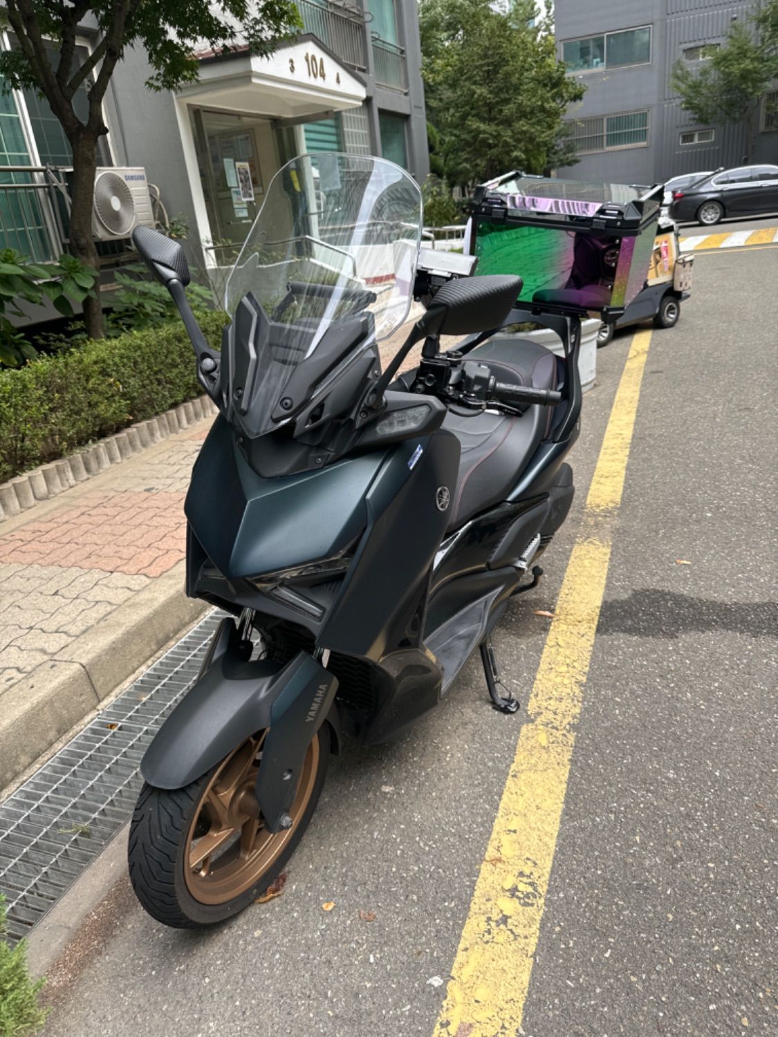 야마하 XMAX 300 ABS more