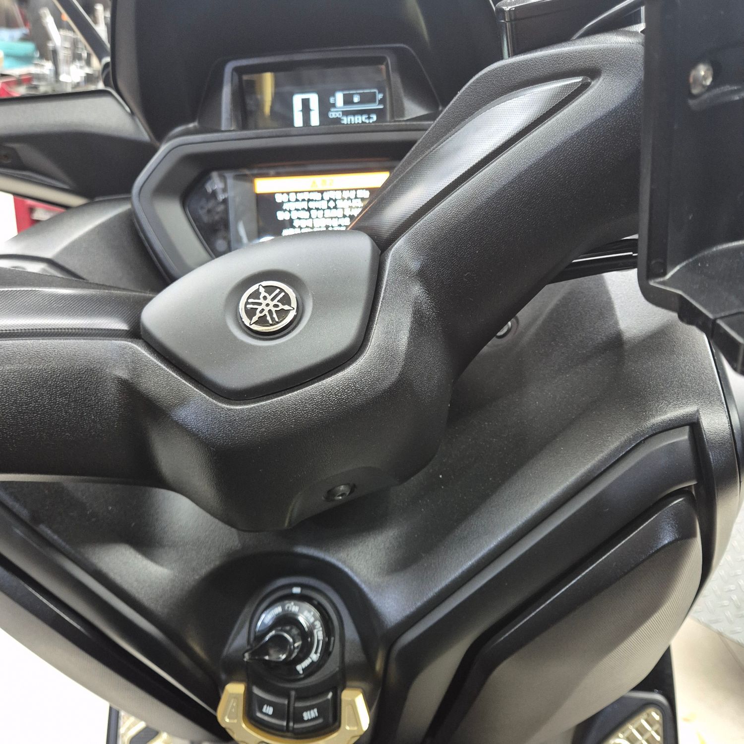 야마하 XMAX 300 ABS main