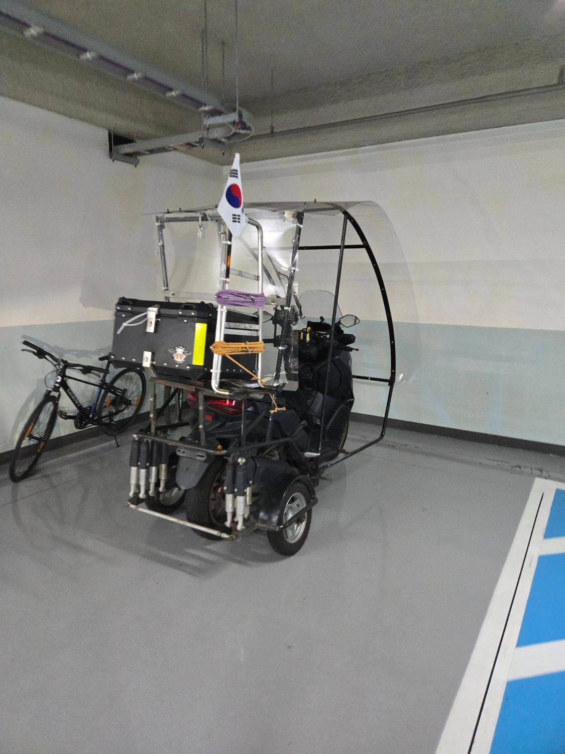 야마하 XMAX 300 ABS thumb 2