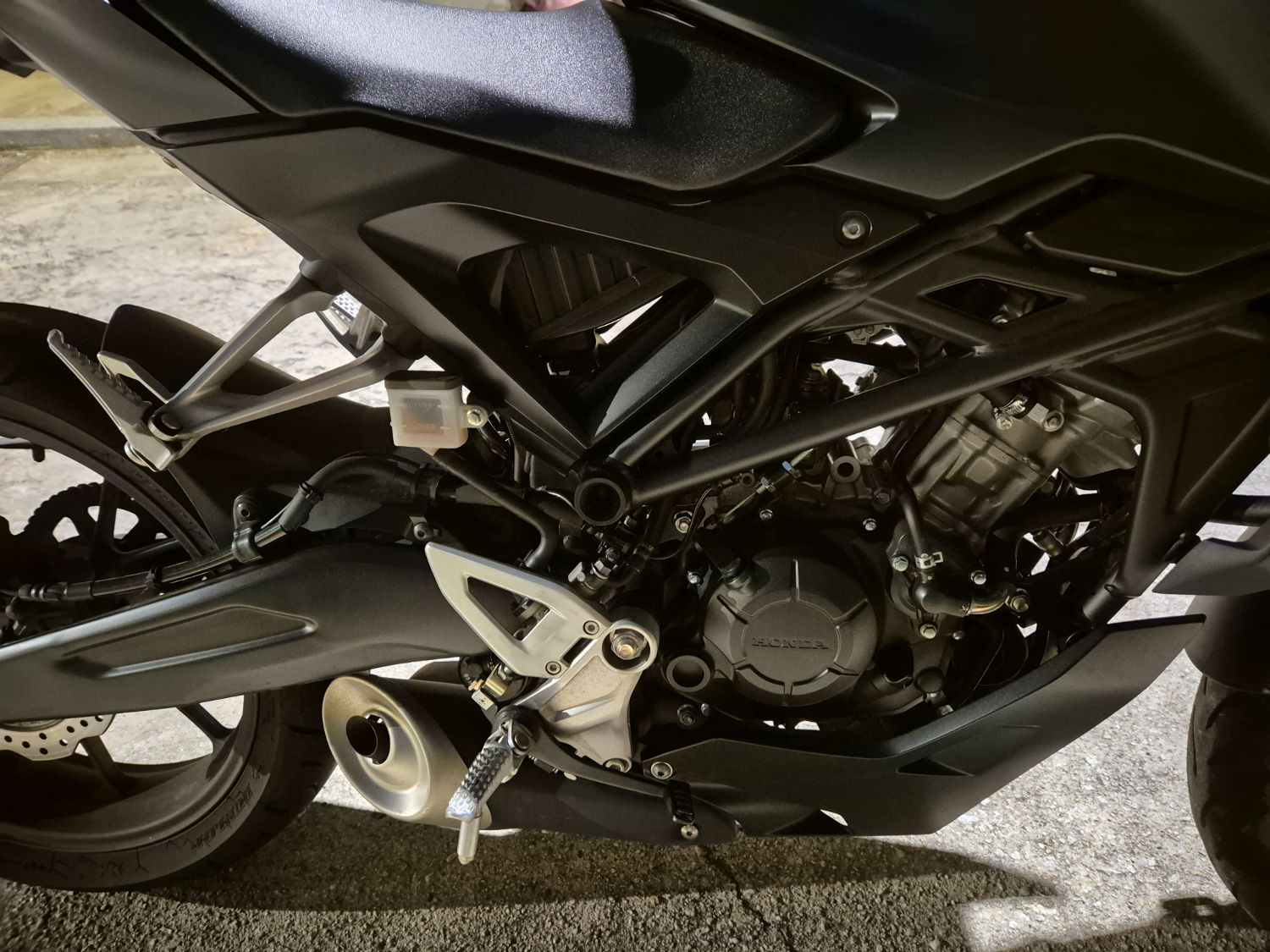 혼다 CB 125 R thumb 2