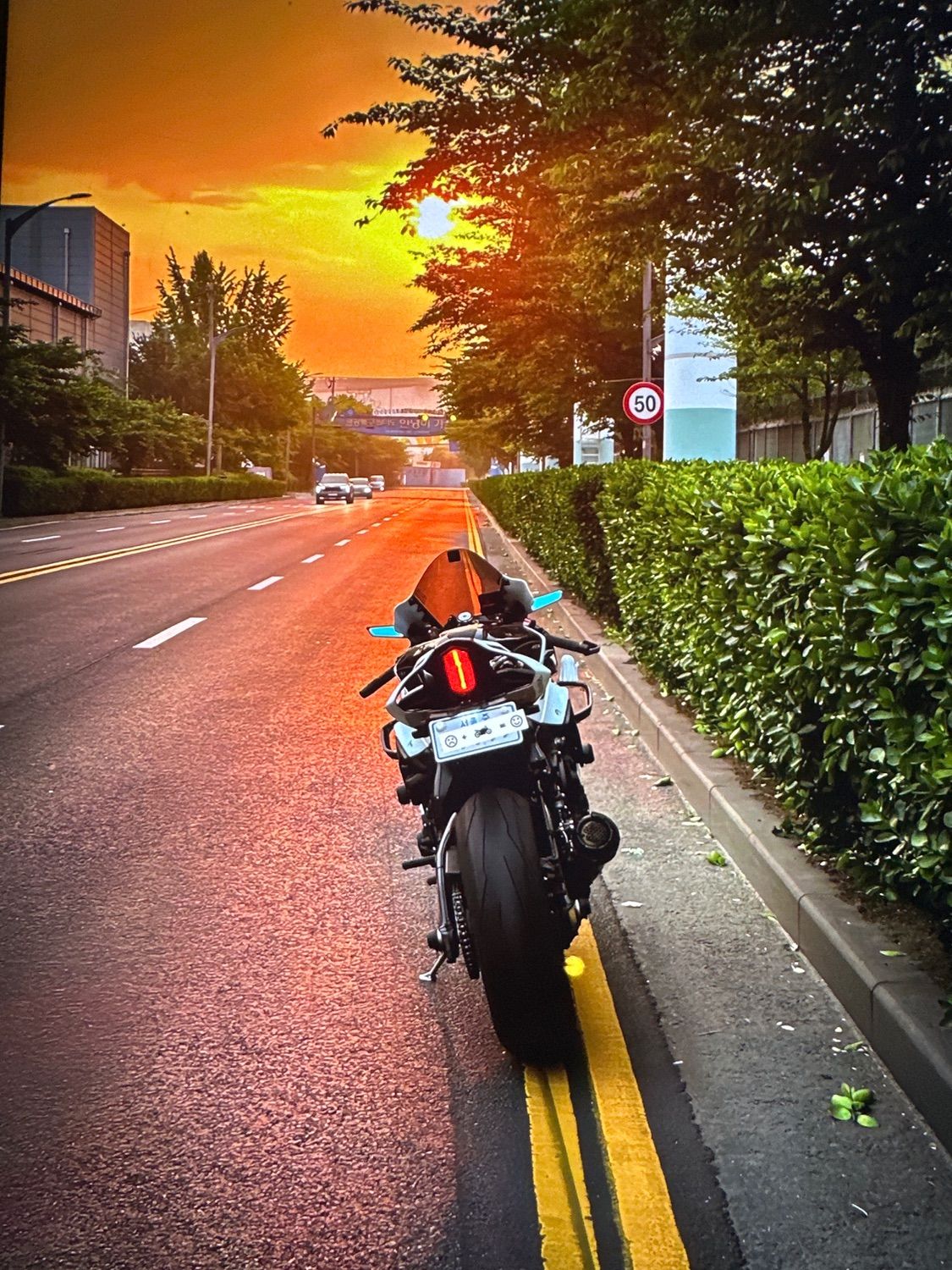 야마하 YZF R1 2022 화이트 사진 3