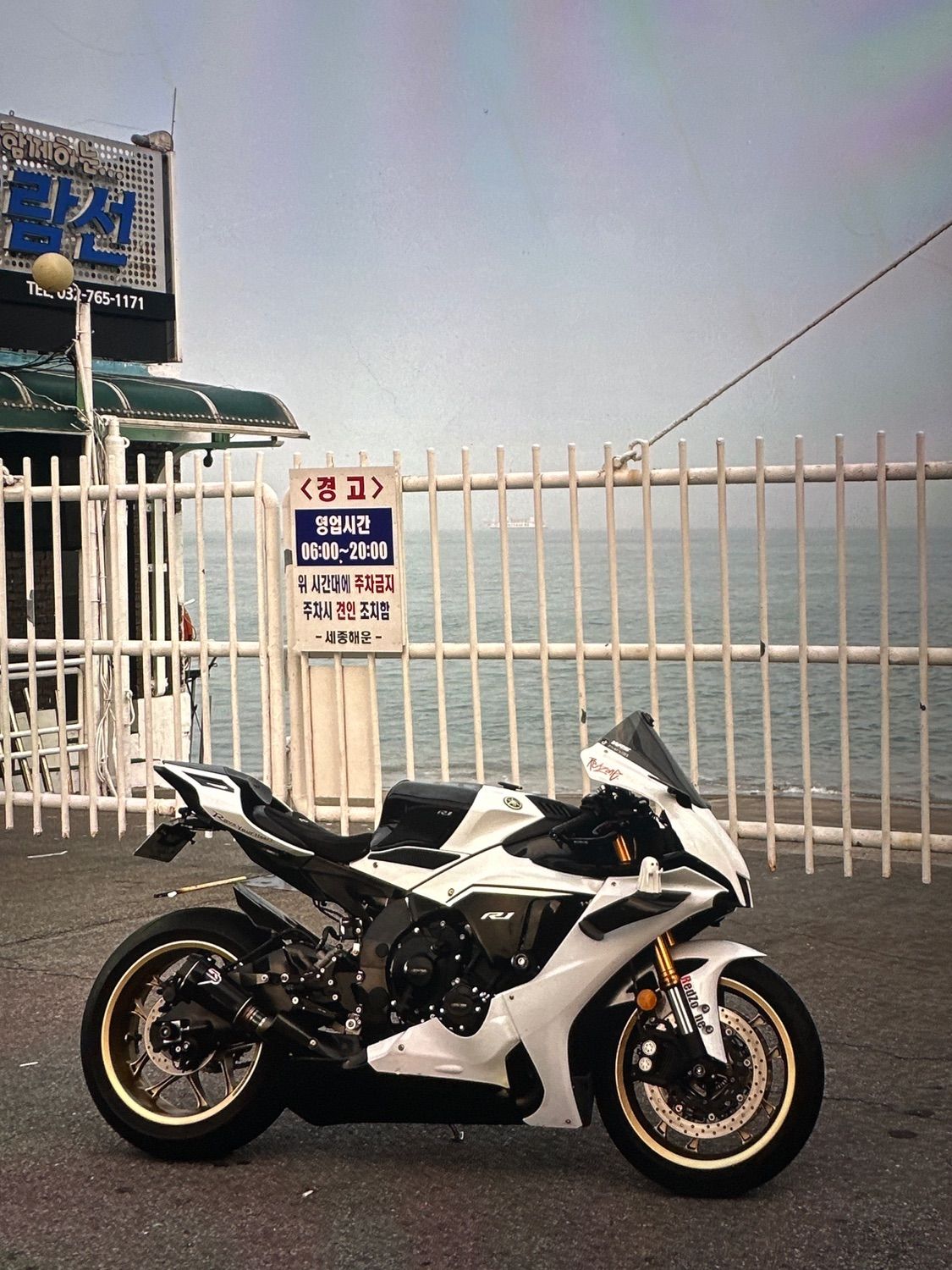야마하 YZF R1 2022 화이트 사진 2
