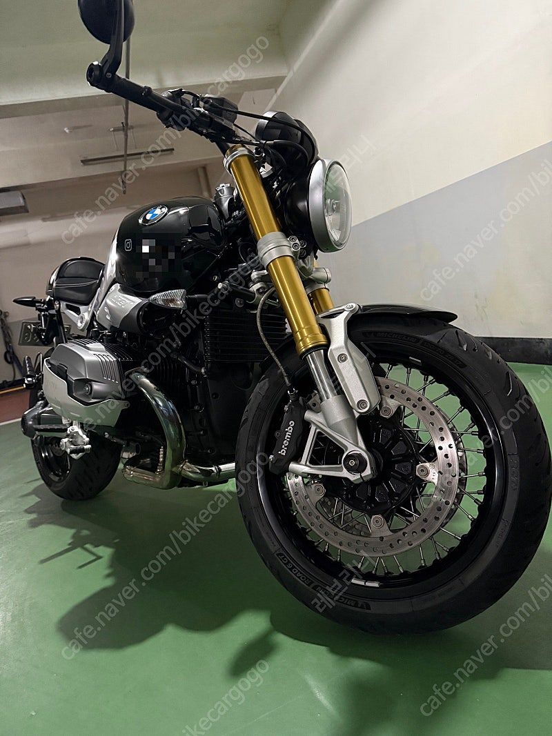 BMW R nine T more