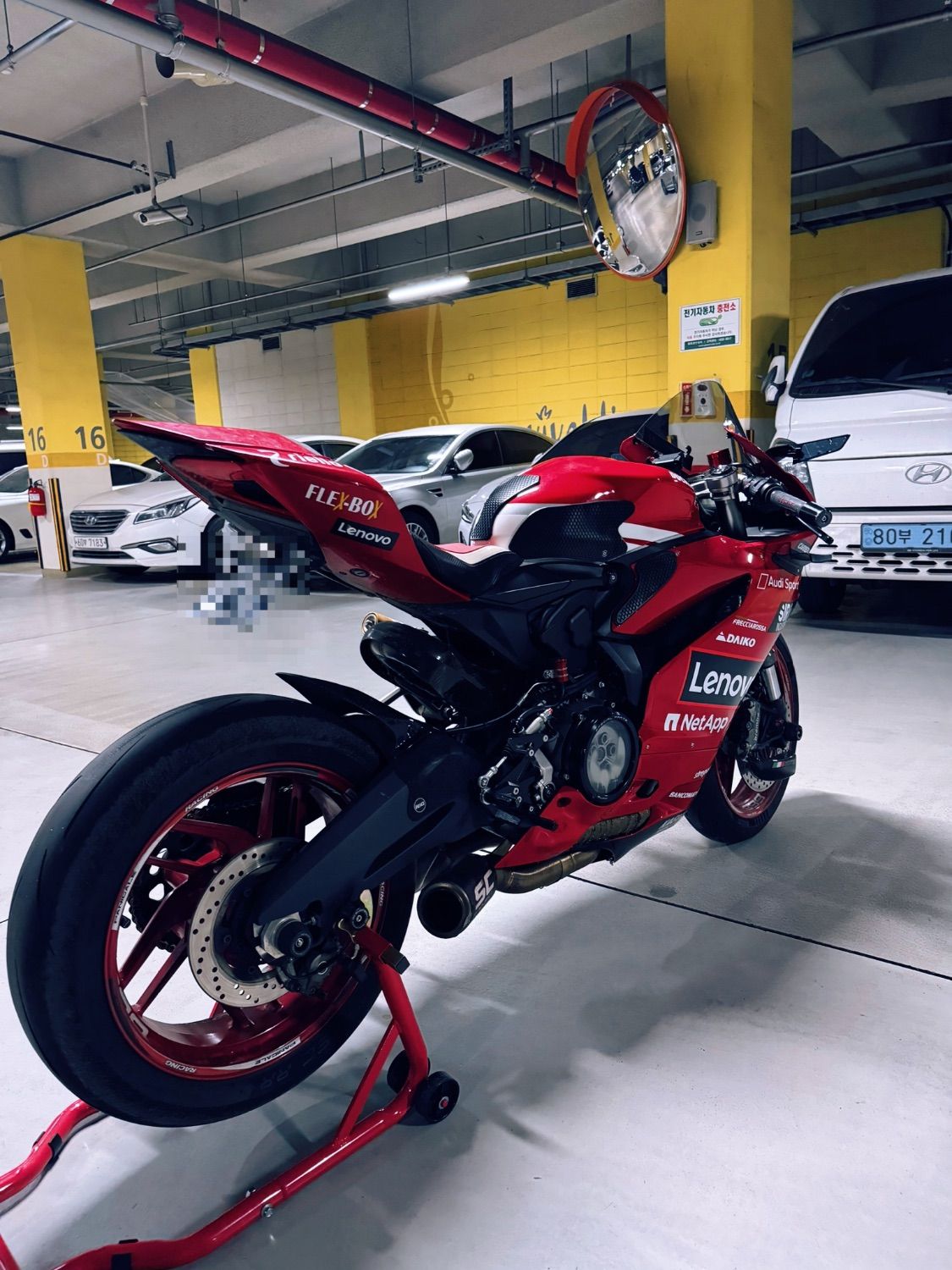 두카티 899 파니갈레 more