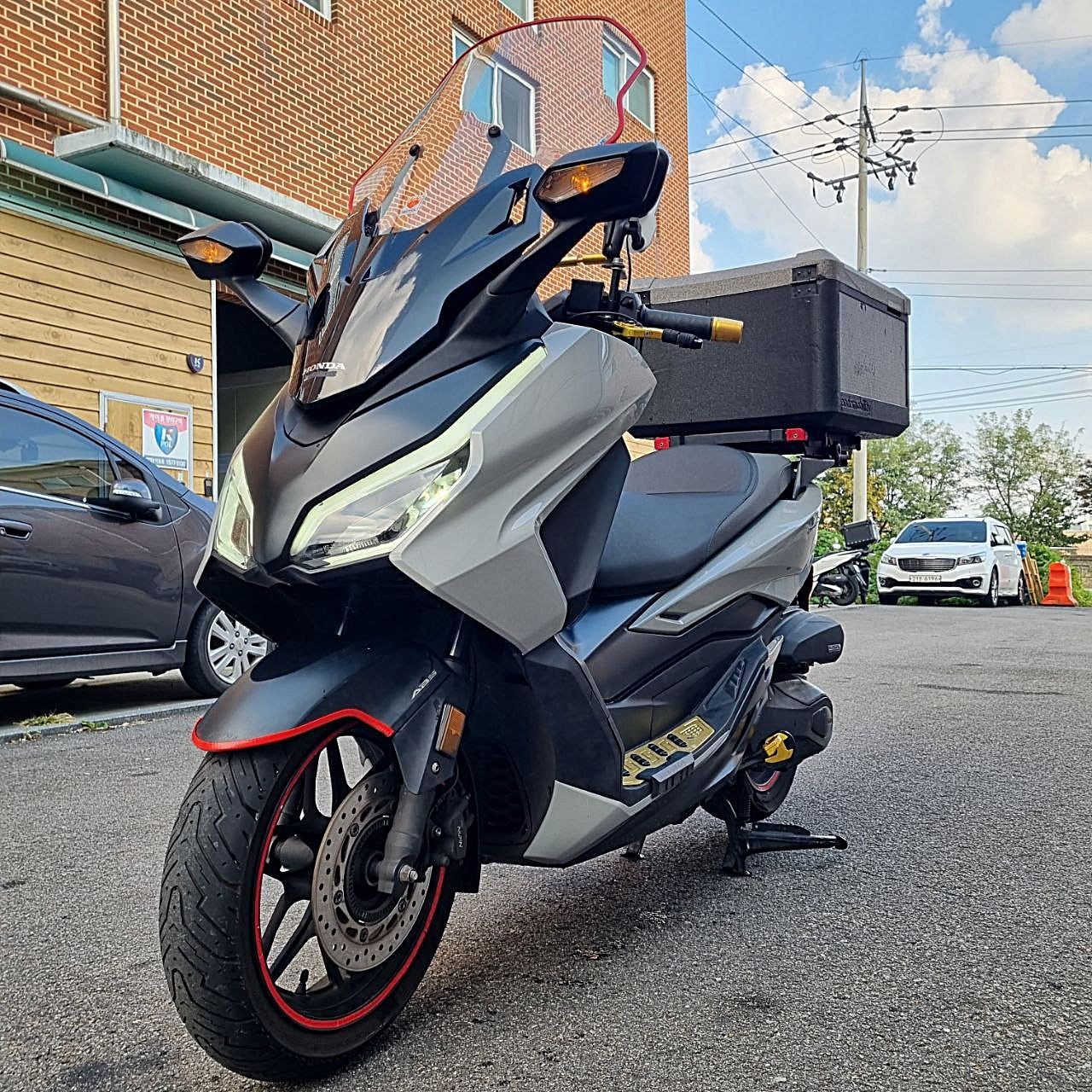 혼다 포르자 350 more