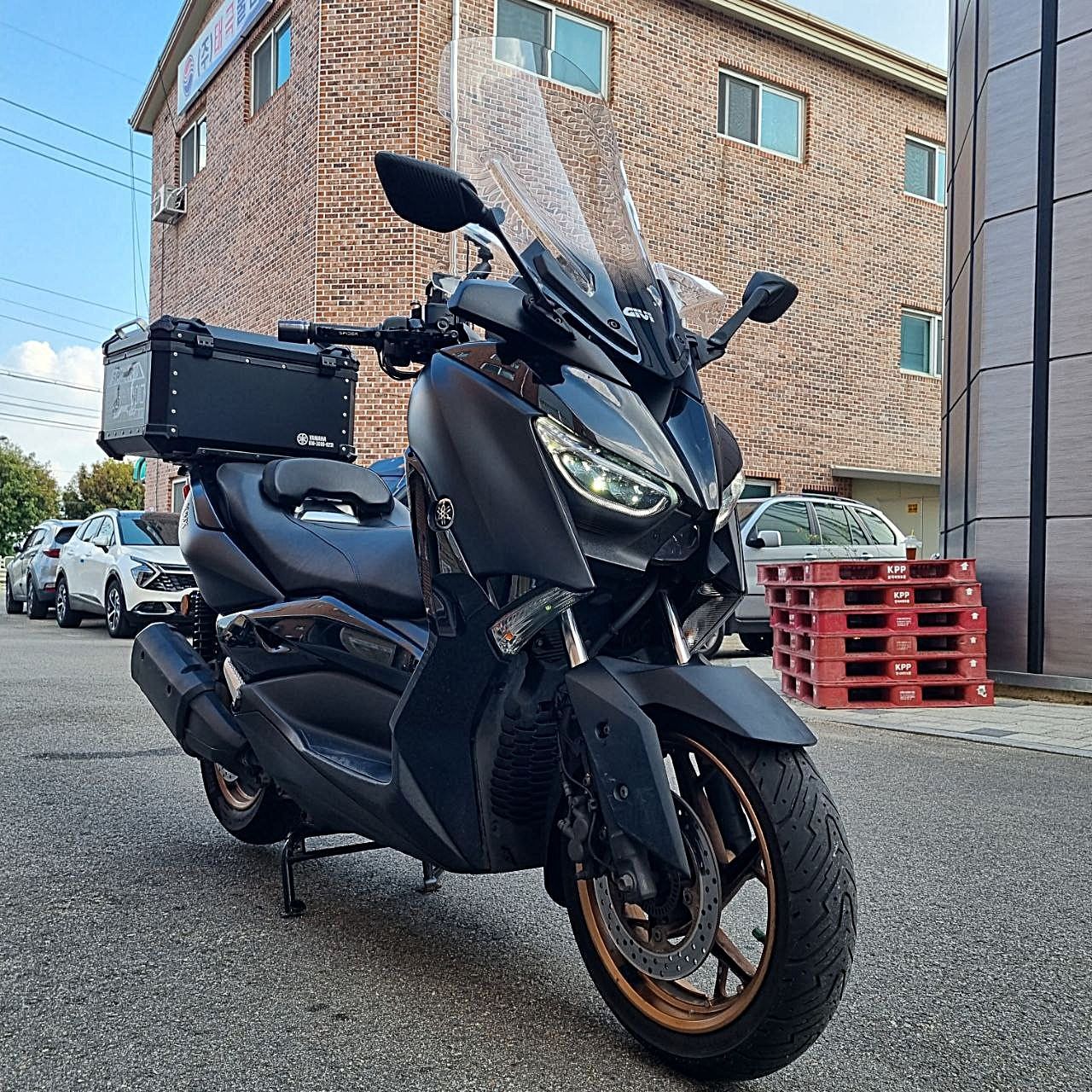 야마하 XMAX 300 ABS main