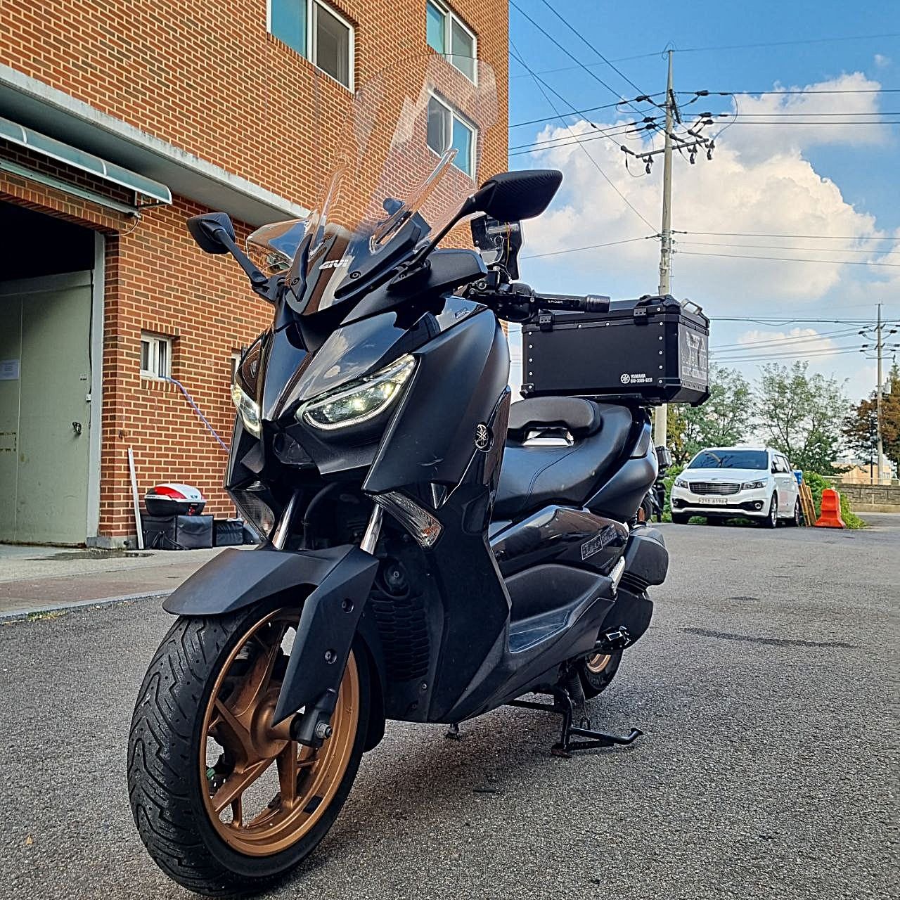 야마하 XMAX 300 ABS more