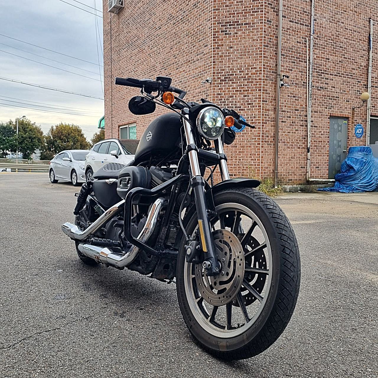 할리데이비슨 883 R main