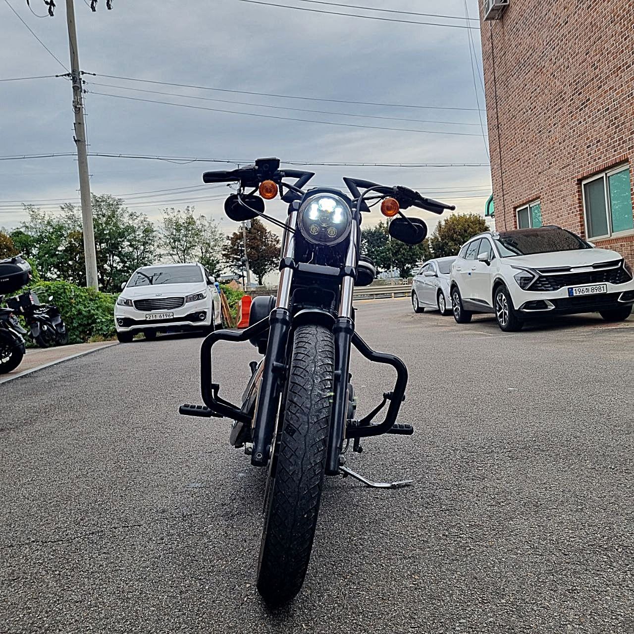 할리데이비슨 883 R thumb 2