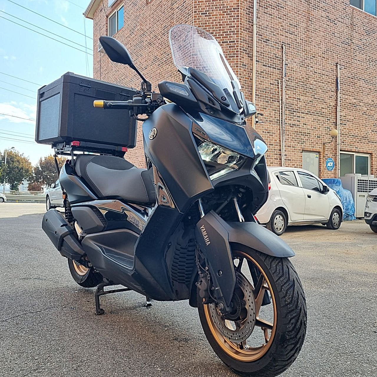 야마하 XMAX 300 ABS main