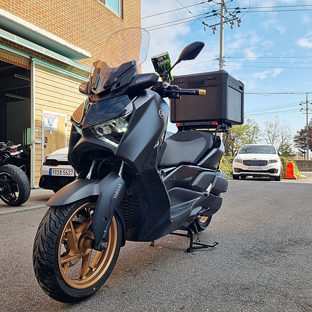 야마하 XMAX 300 ABS more