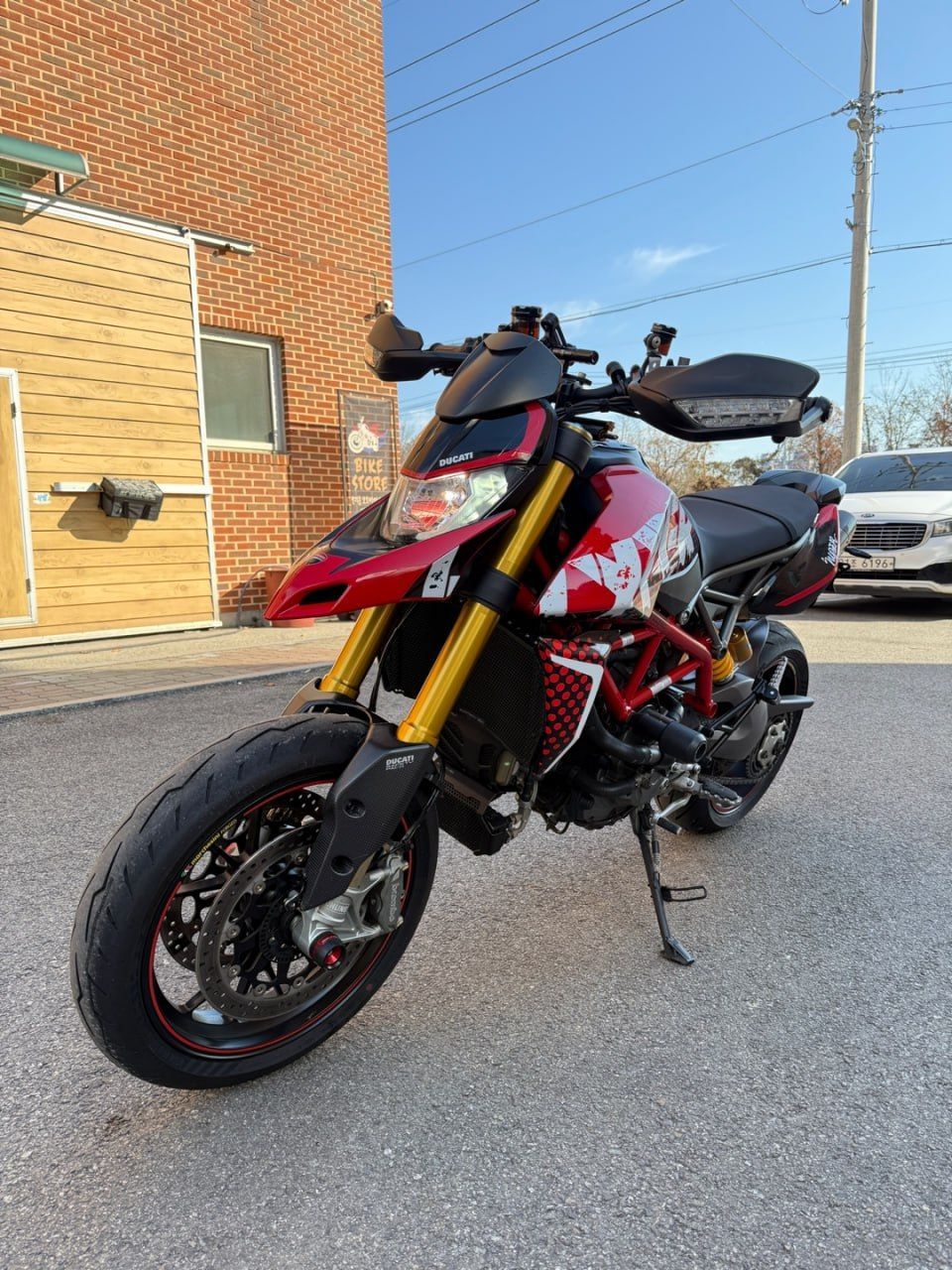 두카티 하이퍼모타드 950 SP thumb 2