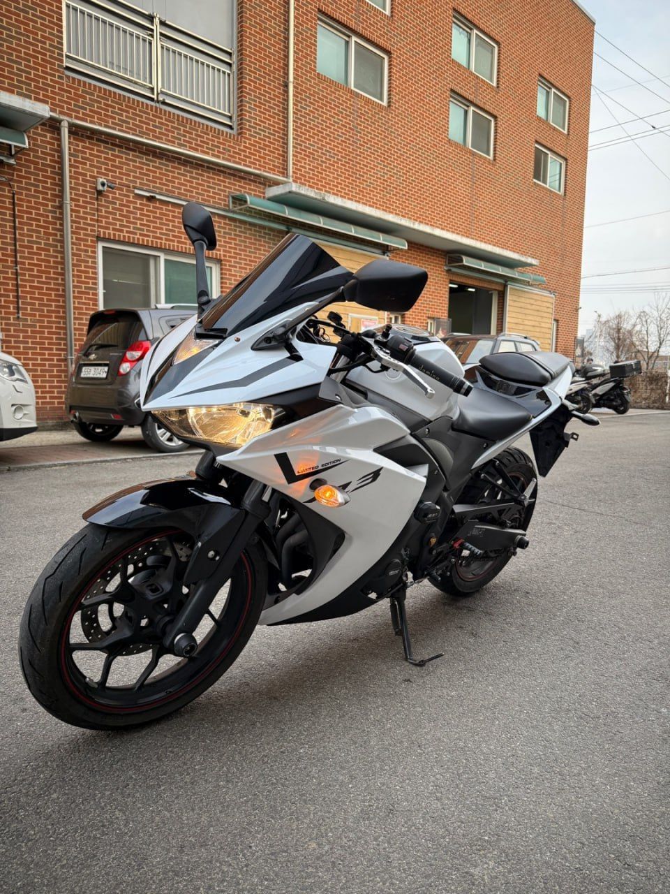 야마하 YZF R3 thumb 2