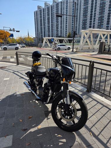 로얄엔필드 슈퍼메테오 650 2025년식