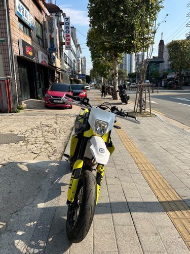 허스크바나 701 슈퍼모토 2024년식